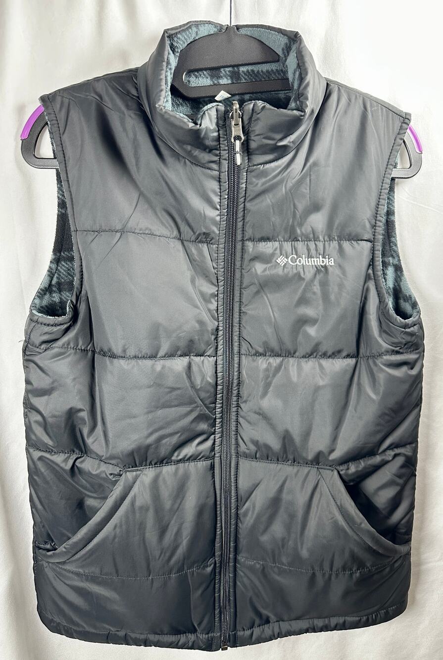 Columbia reversible youth size 14-16 black puffer vest EUC pockets
